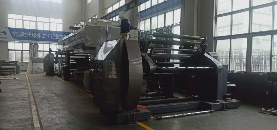 Seca IR con aire caliente Control por ordenador Máquina de película laminadora para 1350 mm de ancho de la web