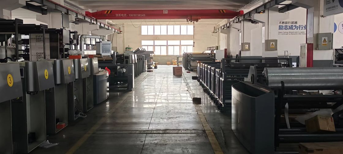 Sistema de guía web y carga/descarga automática para la máquina de impresión de tipo unitario