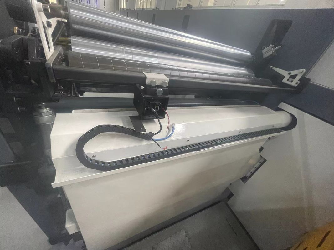 Máquina de impresión UV Servo Flexo de 1350 mm Tazas de papel de rollo a rollo Impresora de tarjetas de estado nuevo Tiendas de impresión de engranajes en línea