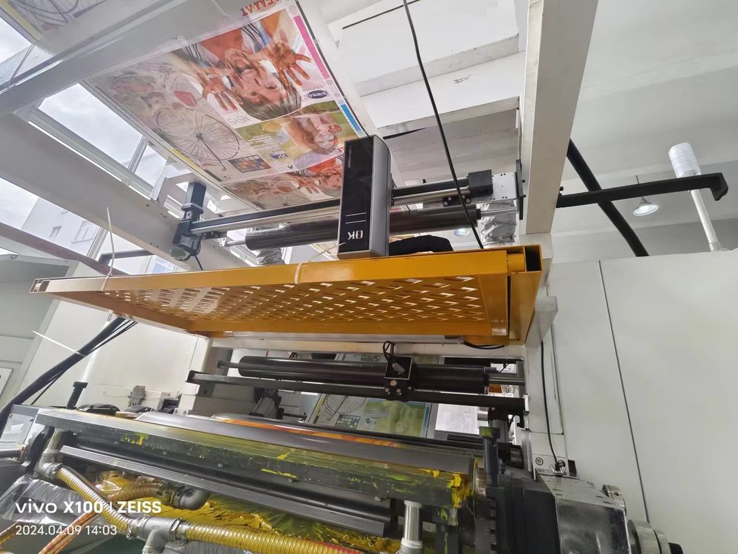 Máquina de impresión flexográfica en cascada de tipo vertical para materiales no tejidos de papel