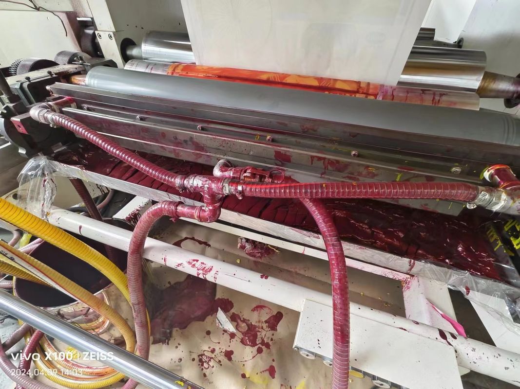 Máquina de impresión flexográfica en cascada de tipo vertical para materiales no tejidos de papel