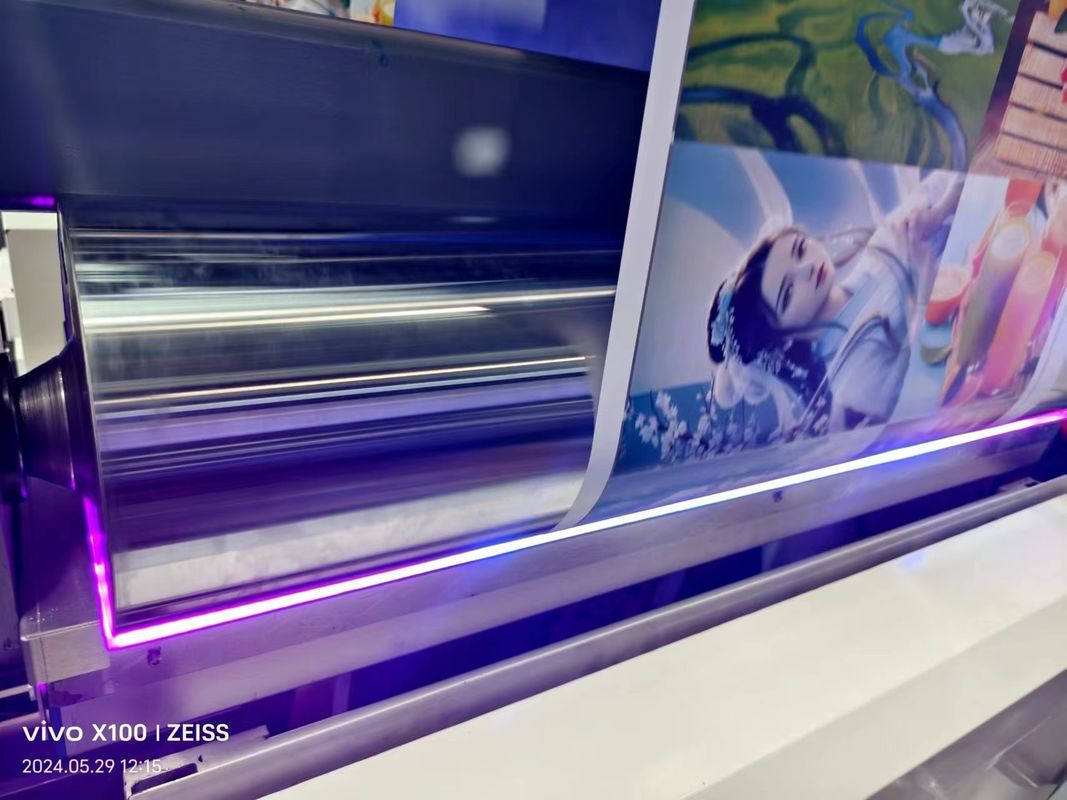Máquina de impresión UV Servo Flexo de 1350 mm Tazas de papel de rollo a rollo Impresora de tarjetas de estado nuevo Tiendas de impresión de engranajes en línea