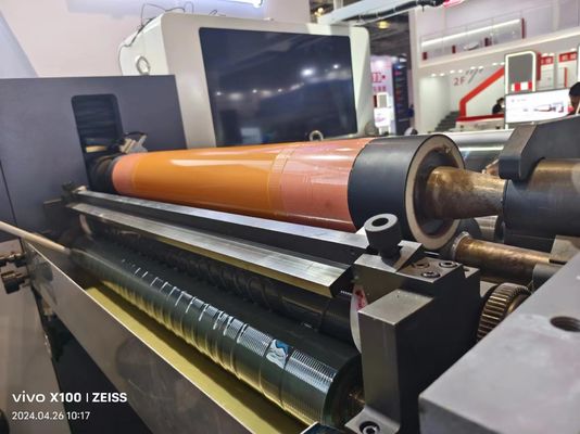 Máquina de impresión flexo de manga con sistema de carga y descarga automática