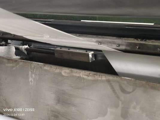 Máquina de recubrimiento automático de papel de caramelo en rollo a rollo